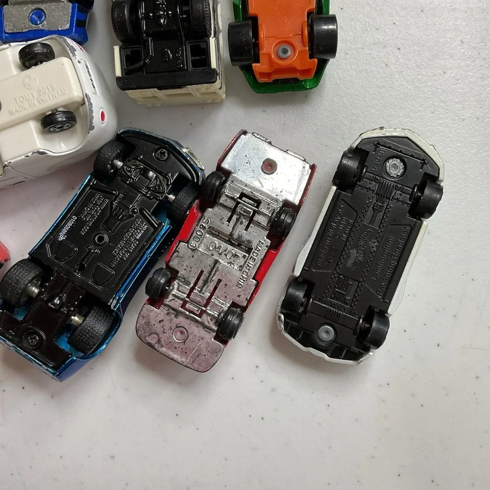 Hot Wheels Matchbox Tomica Diecast Cars Lot of 9 Ferrari Chevy Disney Bus 1/64